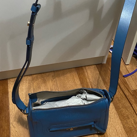 Michael Kors hand bag/cross body - Picture 7 of 7